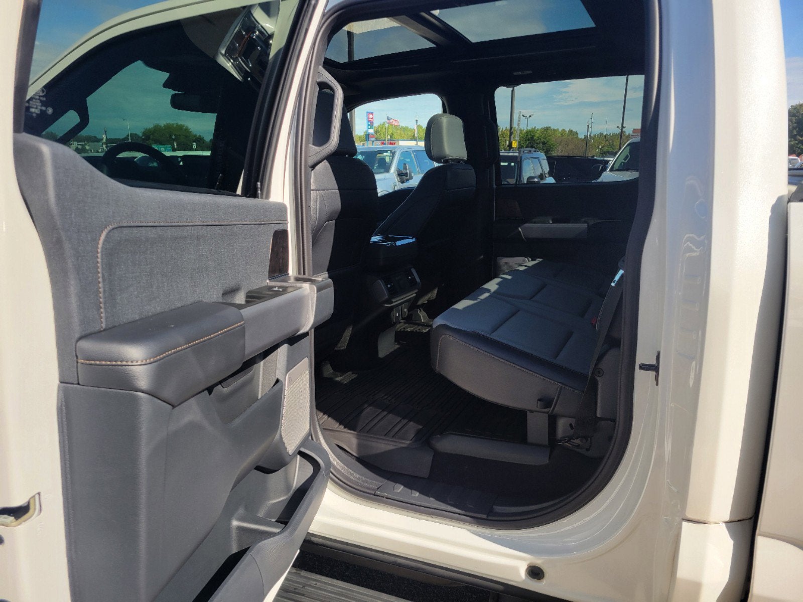 2023 Ford F-150 Lightning LARIAT®