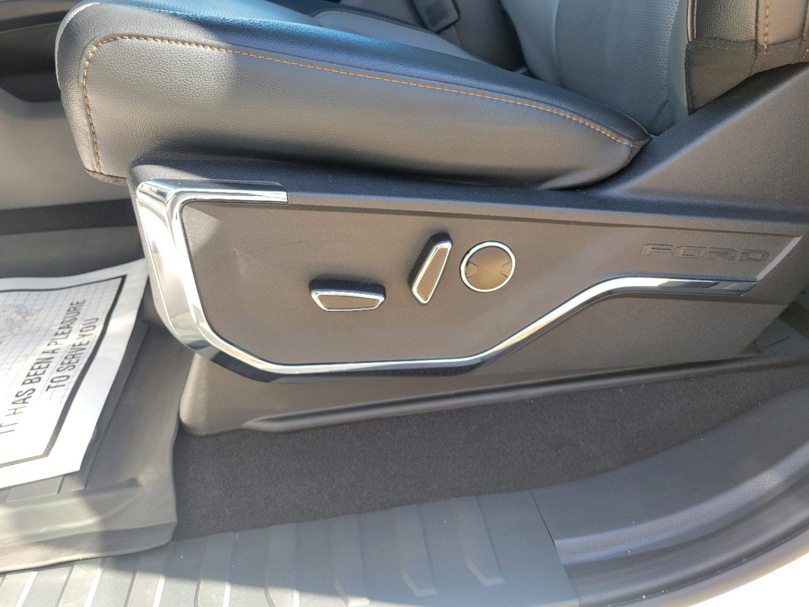 2023 Ford F-150 Lightning LARIAT®