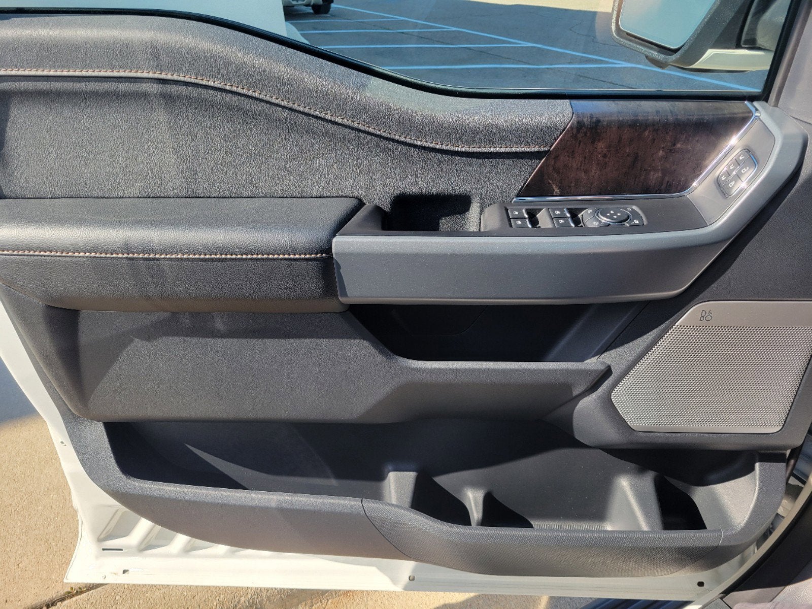 2023 Ford F-150 Lightning LARIAT®