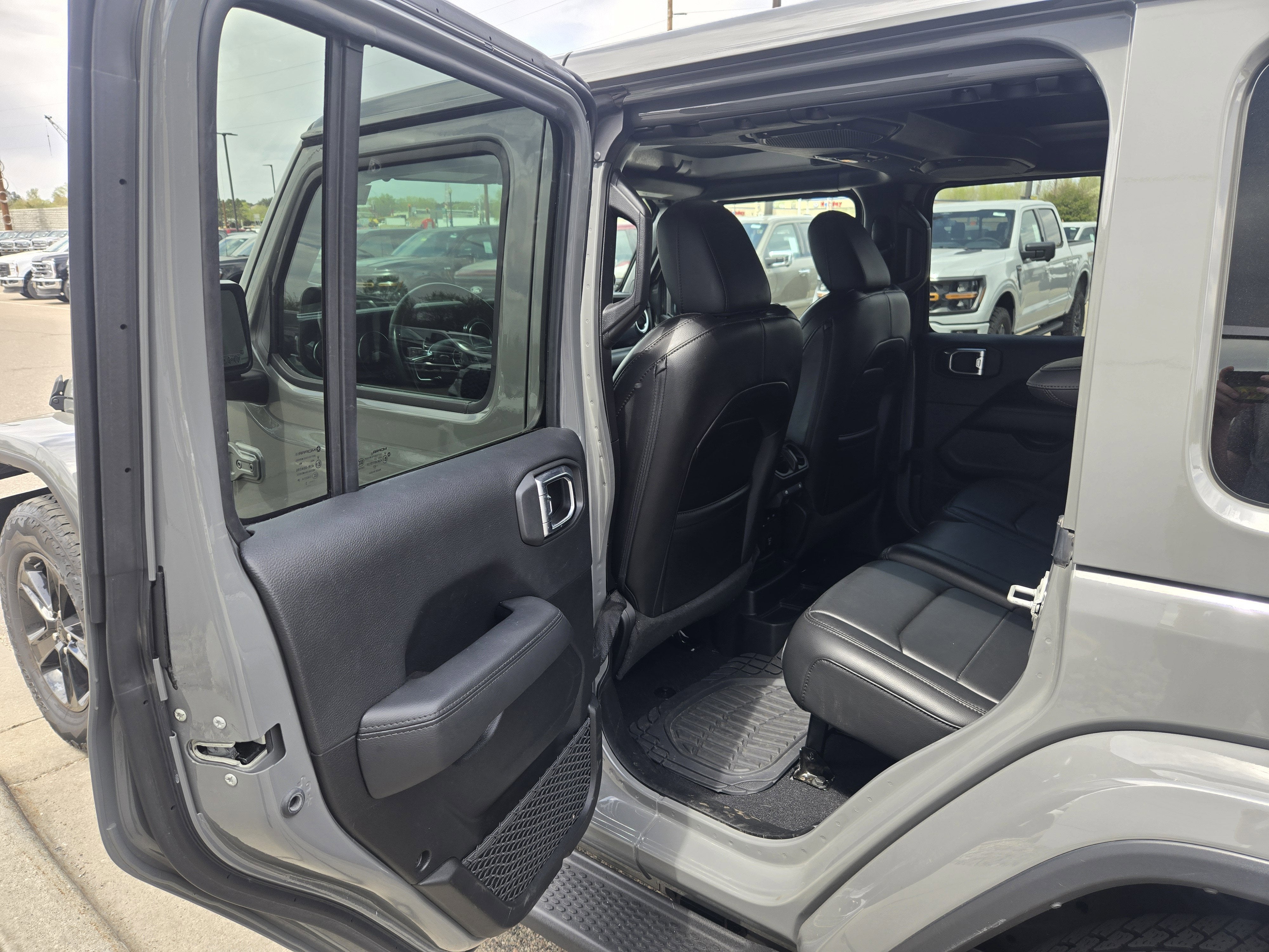 2023 Jeep Wrangler Sahara Altitude