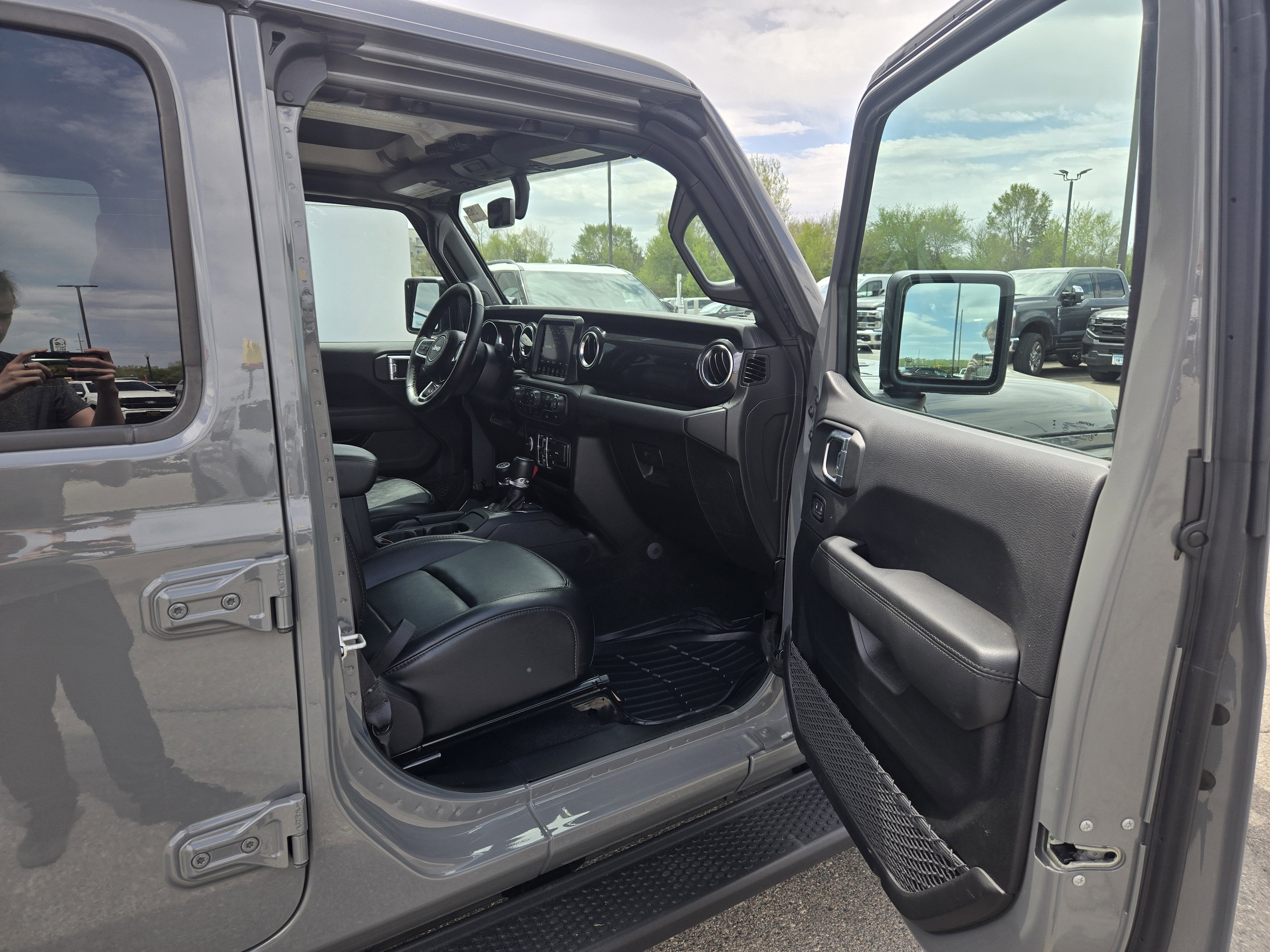 2023 Jeep Wrangler Sahara Altitude