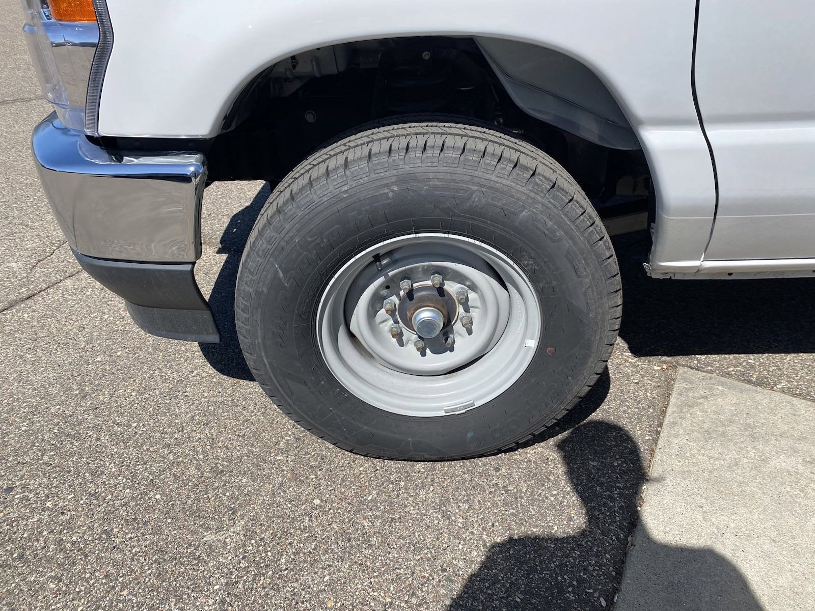 2023 Ford E-Series Cutaway Base