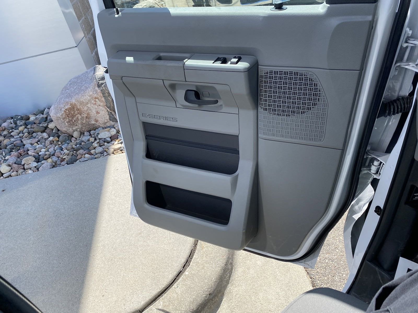 2023 Ford E-Series Cutaway Base