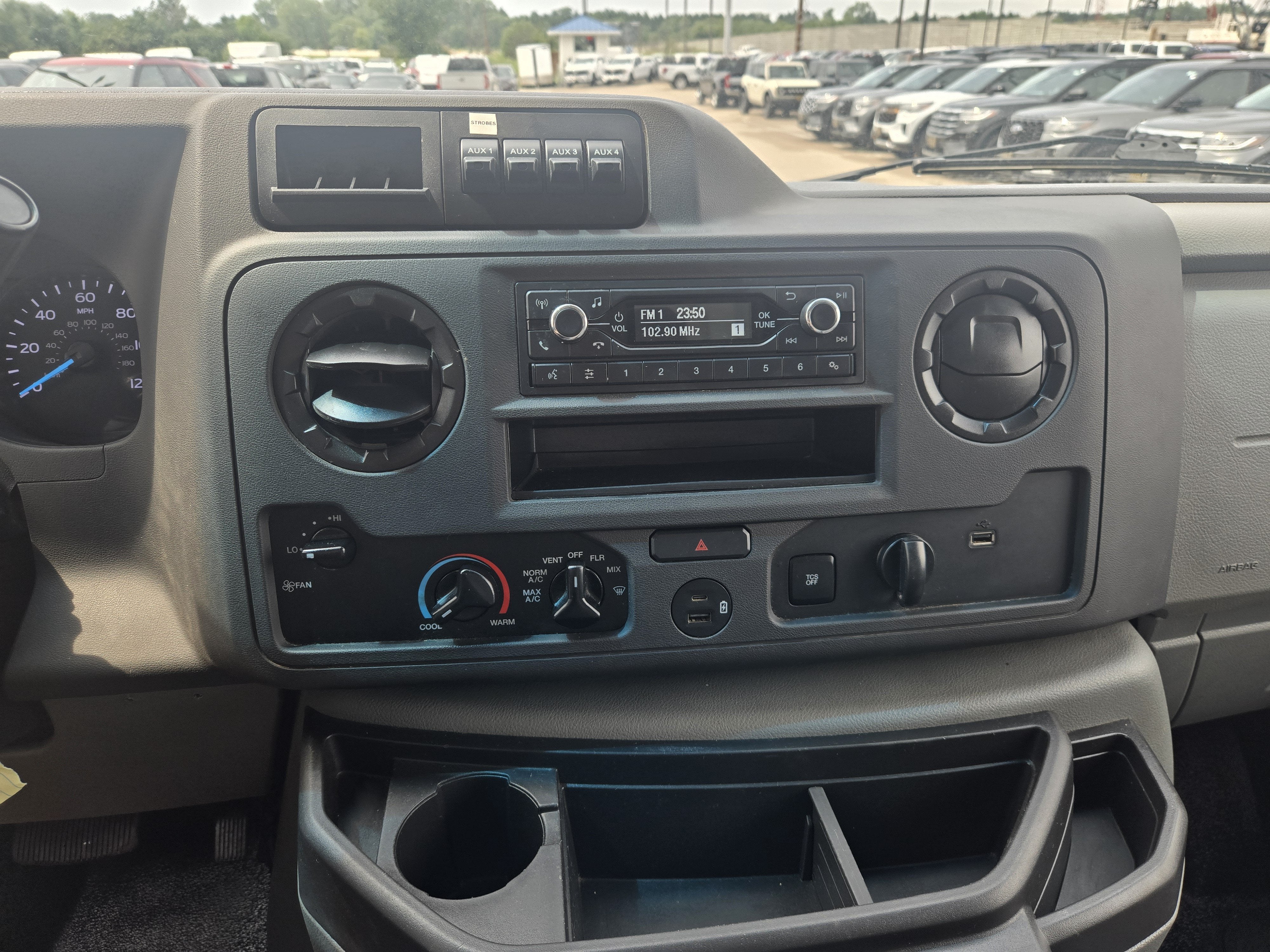 2021 Ford E-Series Cutaway Base