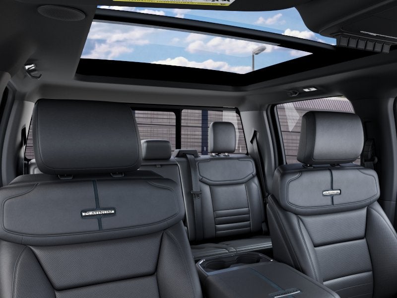 2027 Ford Super Duty F-350 SRW F-350® Platinum®