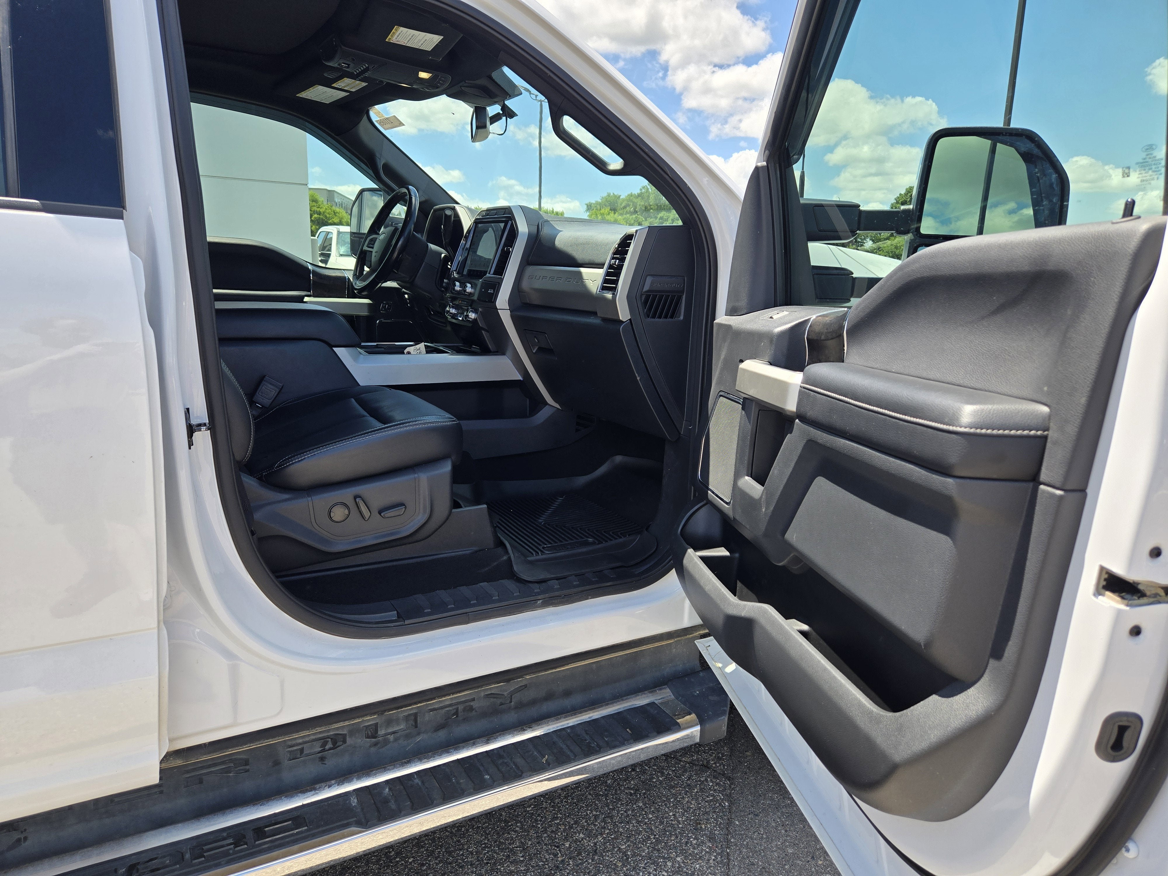 2022 Ford Super Duty F-350 SRW LARIAT
