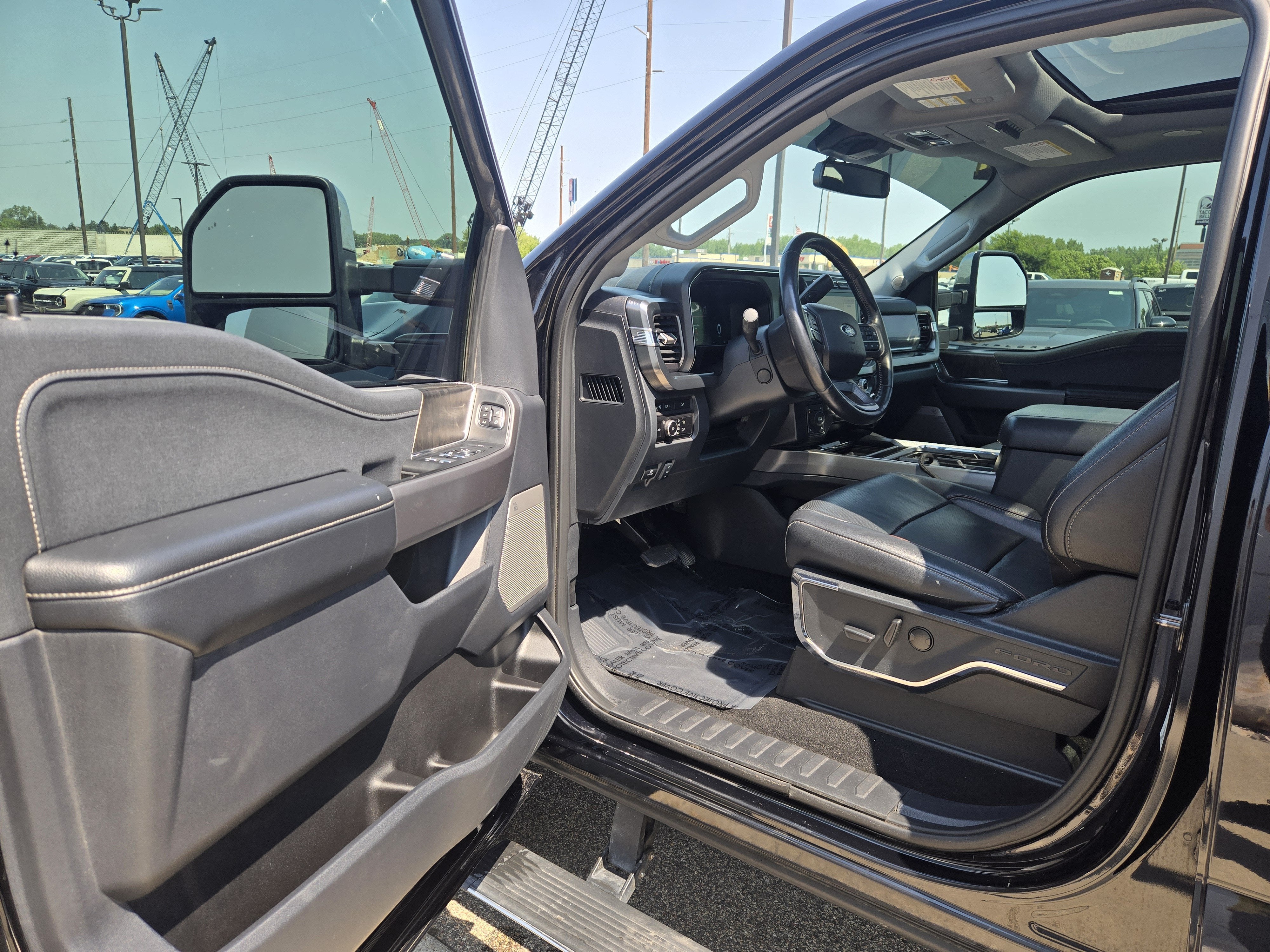 2024 Ford Super Duty F-350 SRW LARIAT (hiniker v-plow)