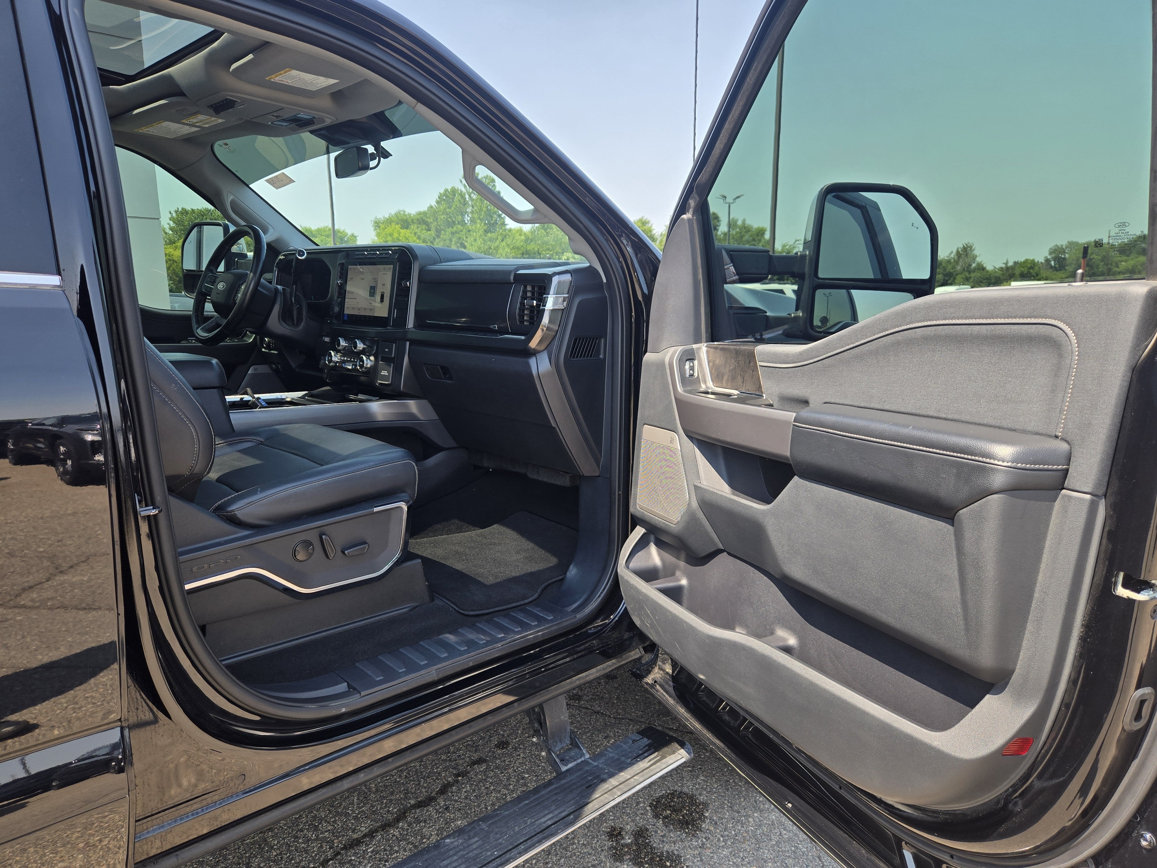 2024 Ford Super Duty F-350 SRW LARIAT (hiniker v-plow)