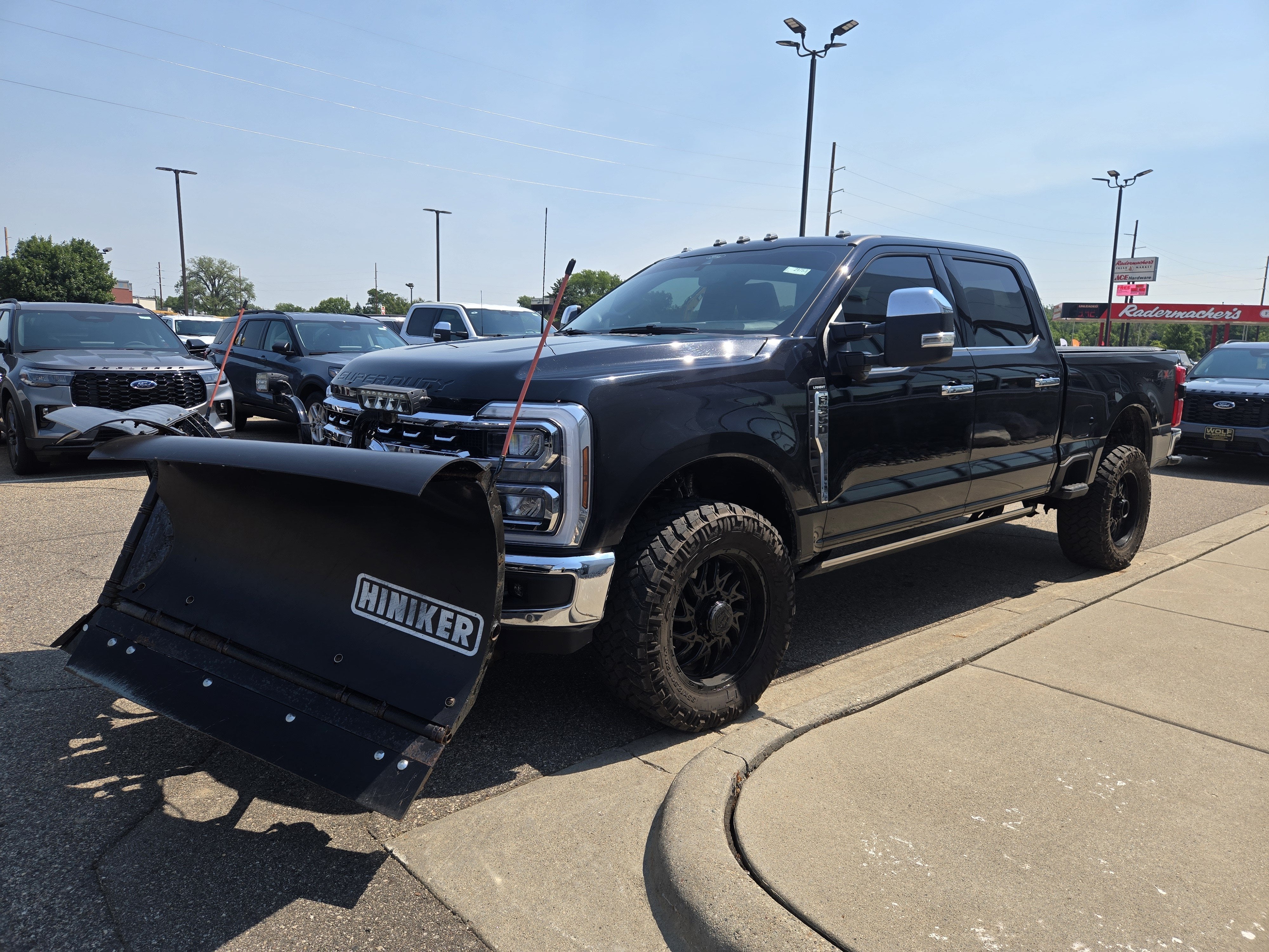 2024 Ford Super Duty F-350 SRW LARIAT (hiniker v-plow)