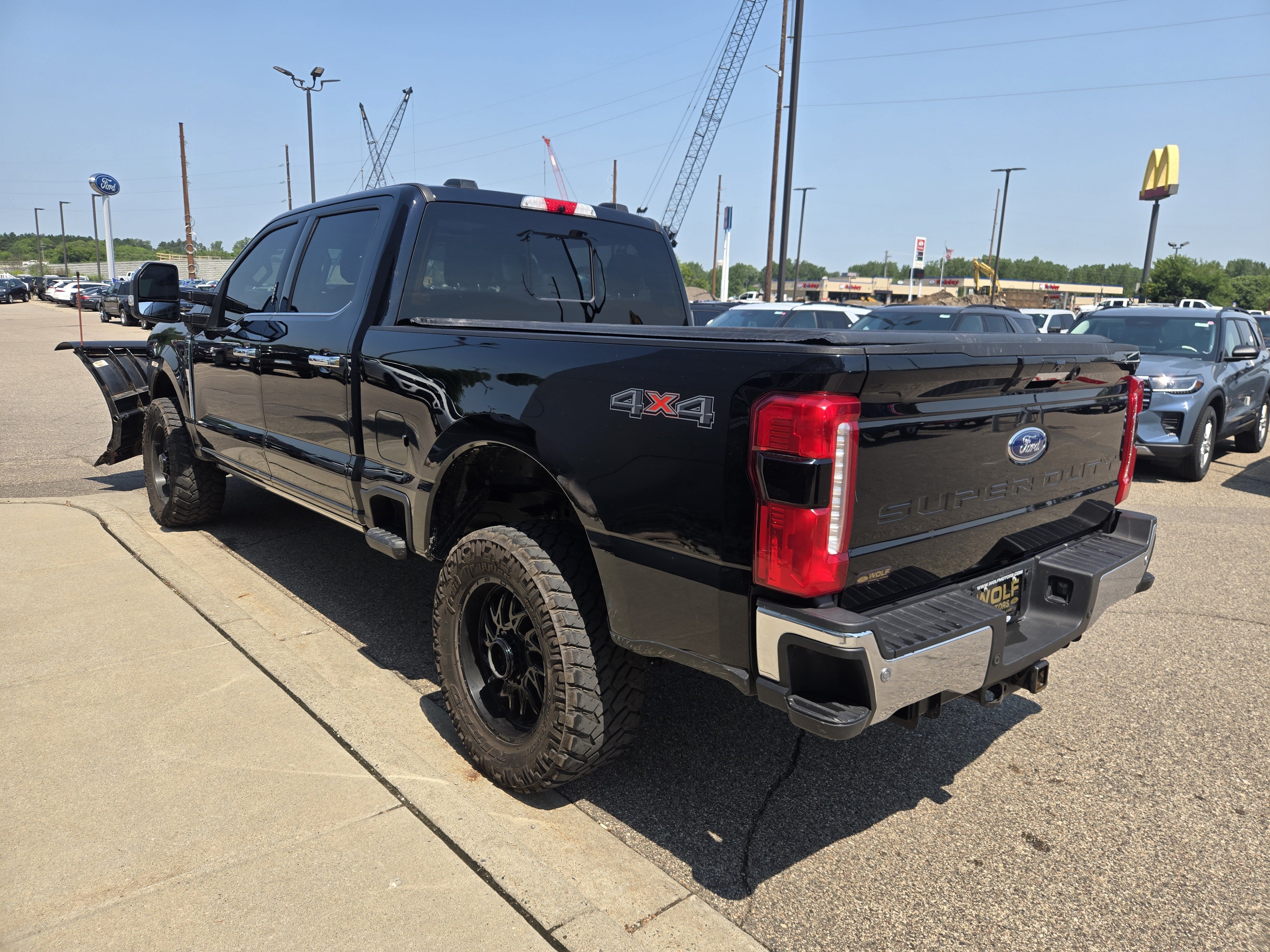2024 Ford Super Duty F-350 SRW LARIAT (hiniker v-plow)