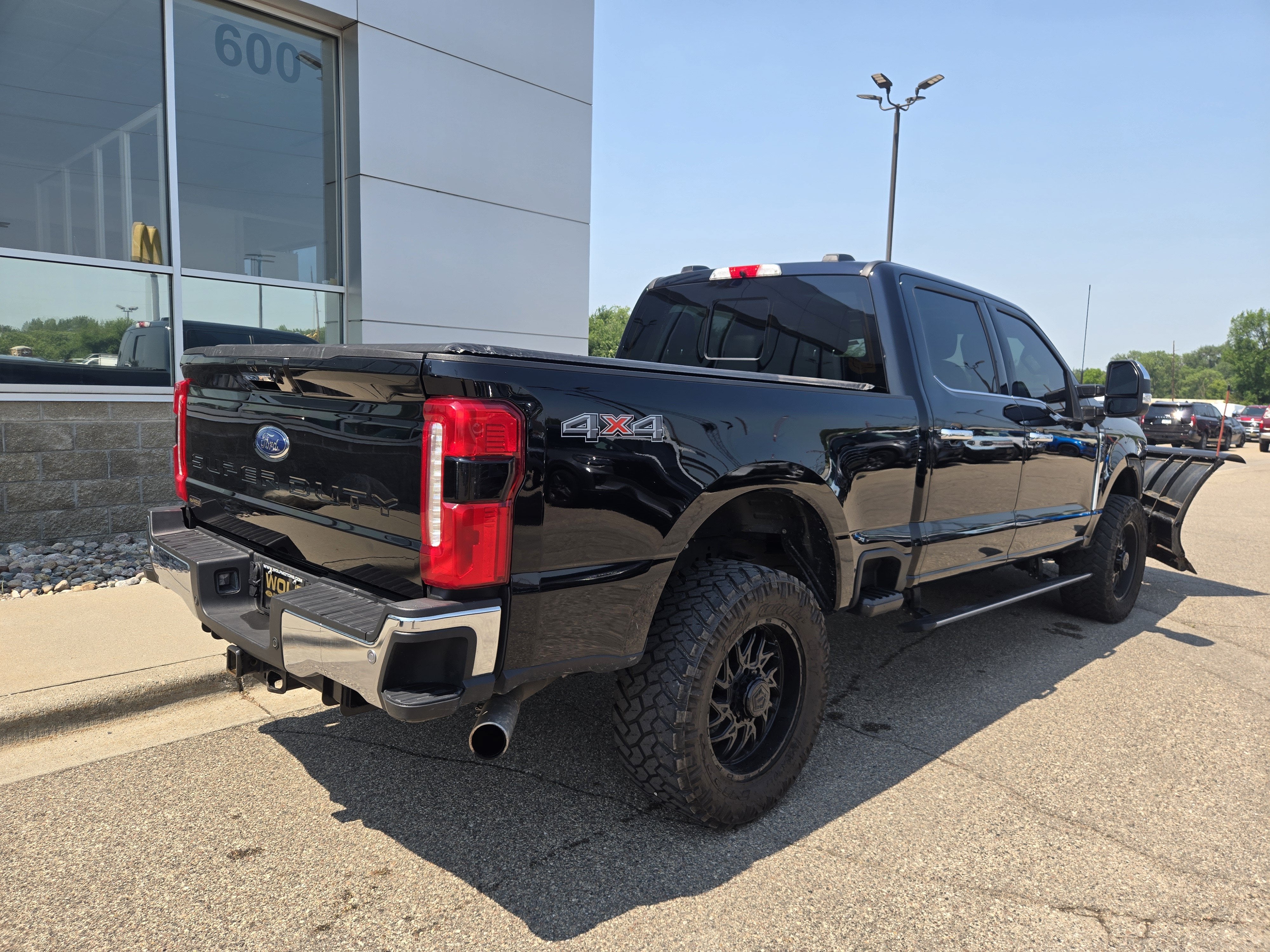2024 Ford Super Duty F-350 SRW LARIAT (hiniker v-plow)