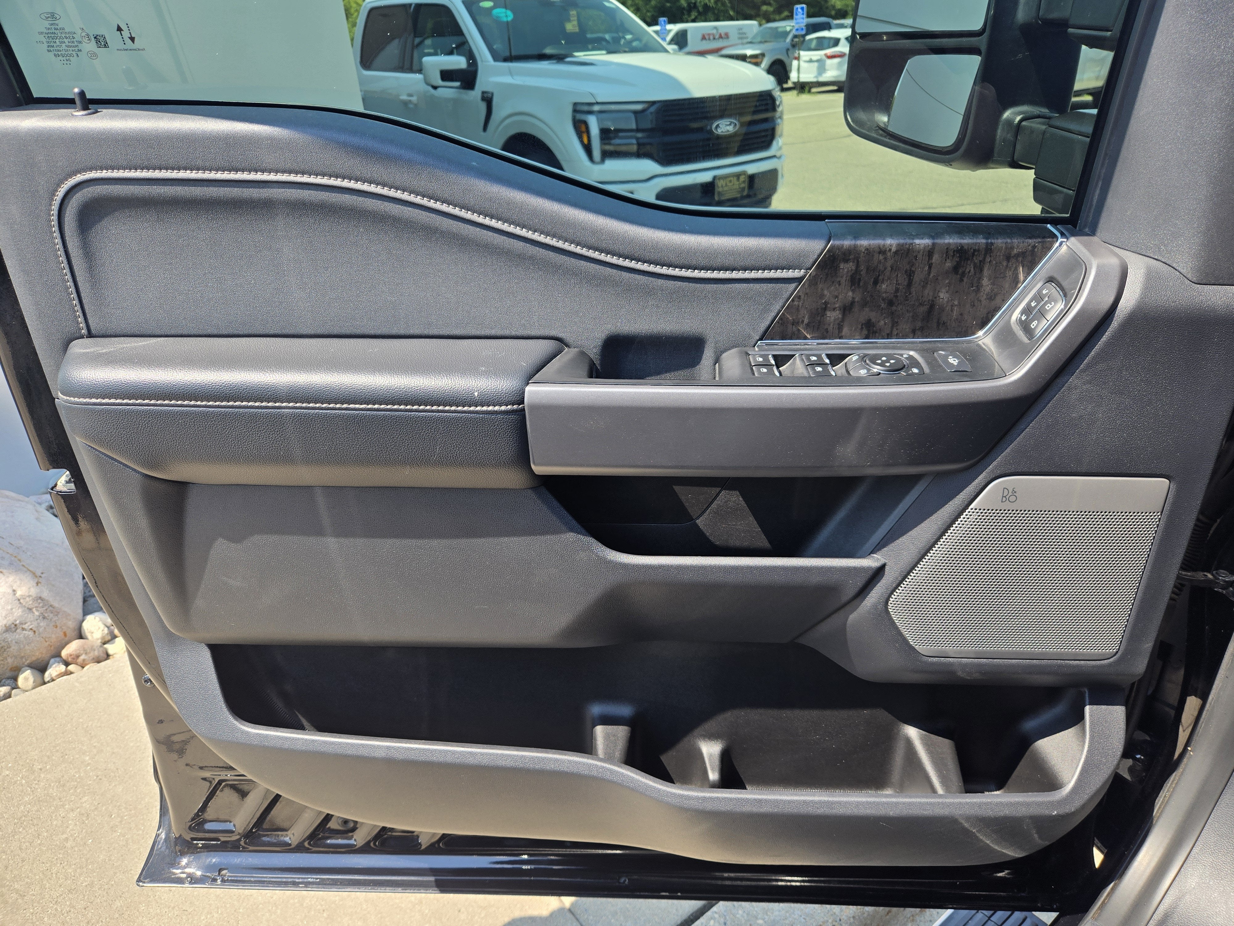 2024 Ford Super Duty F-350 SRW LARIAT (hiniker v-plow)
