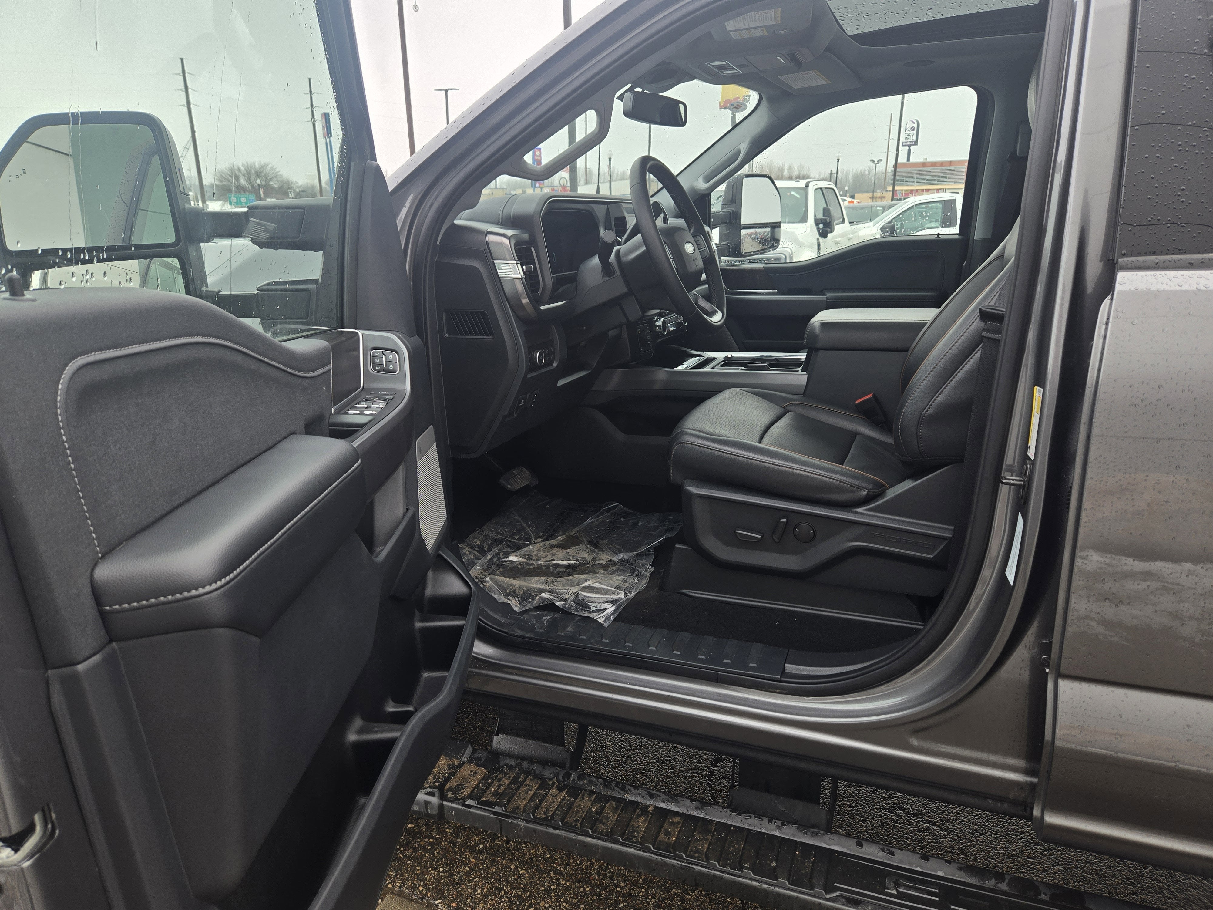 2025 Ford Super Duty F-350 SRW LARIAT