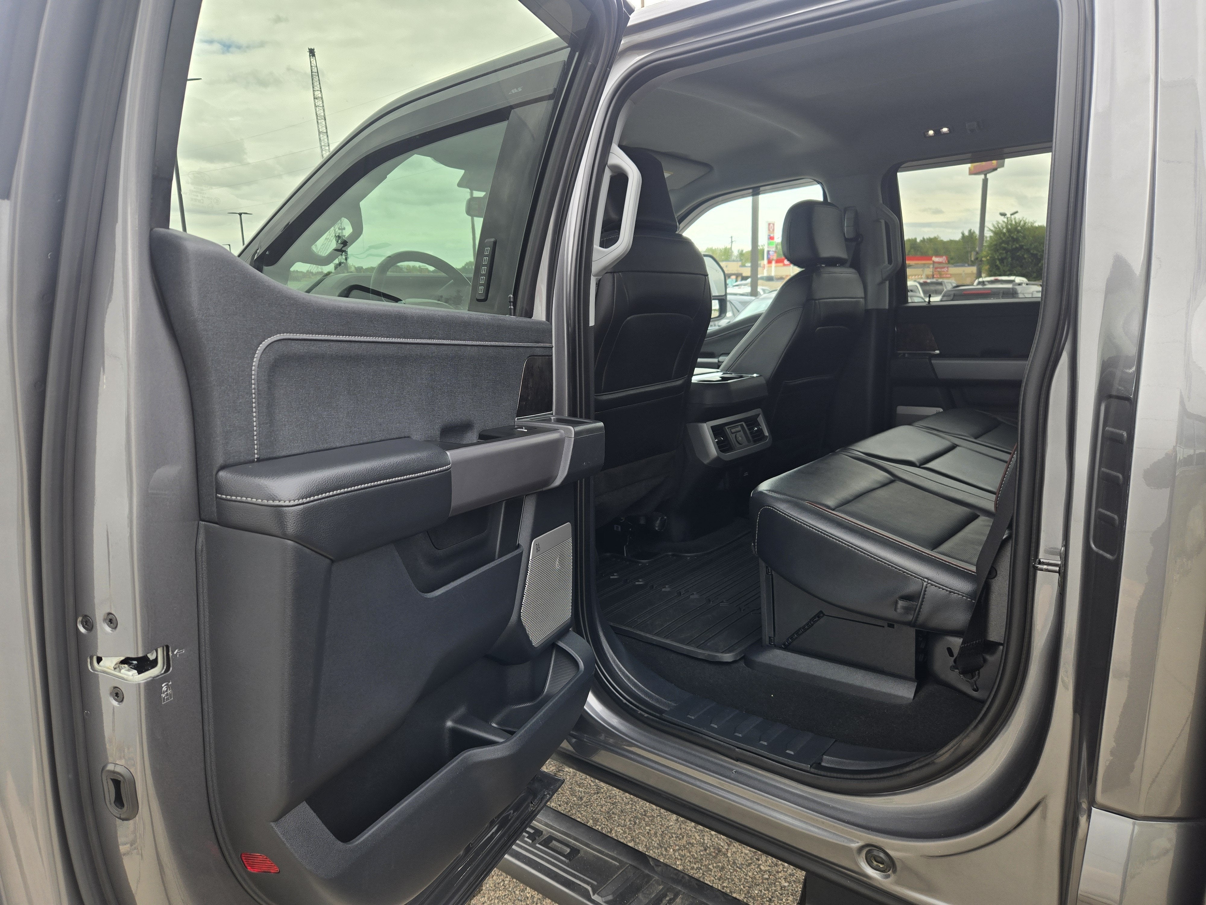 2024 Ford Super Duty F-350 SRW LARIAT