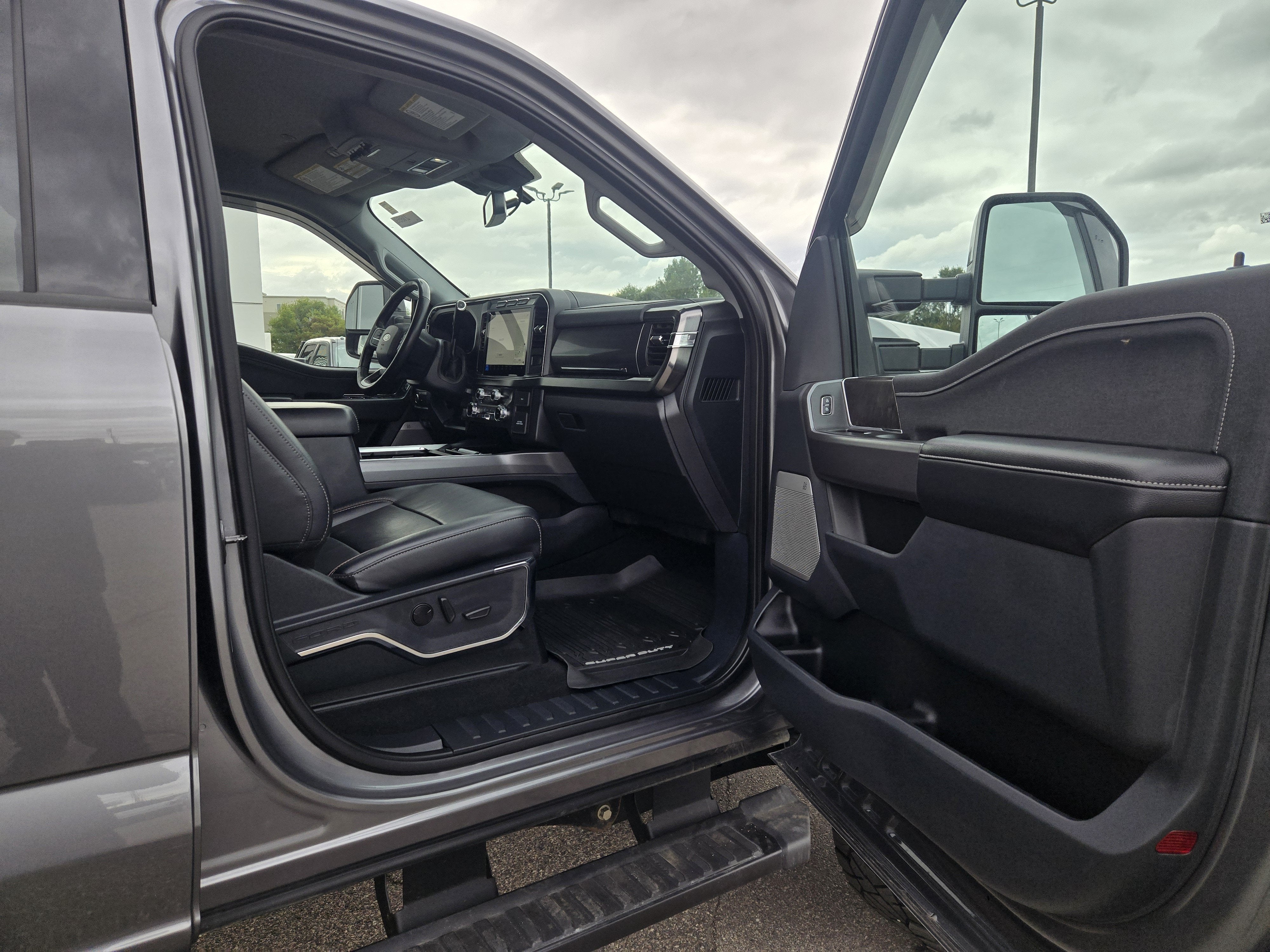 2024 Ford Super Duty F-350 SRW LARIAT