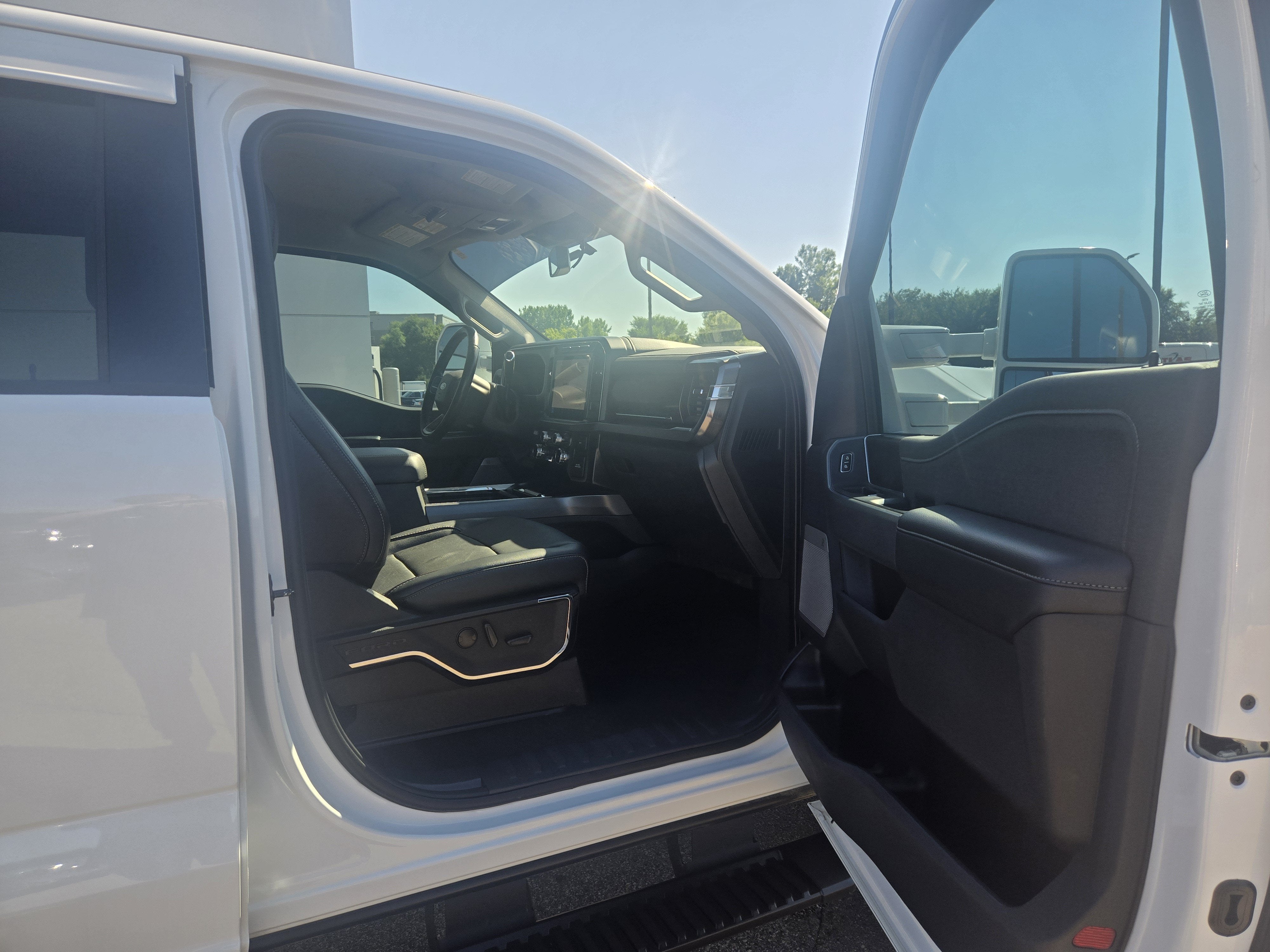 2023 Ford Super Duty F-350 SRW LARIAT