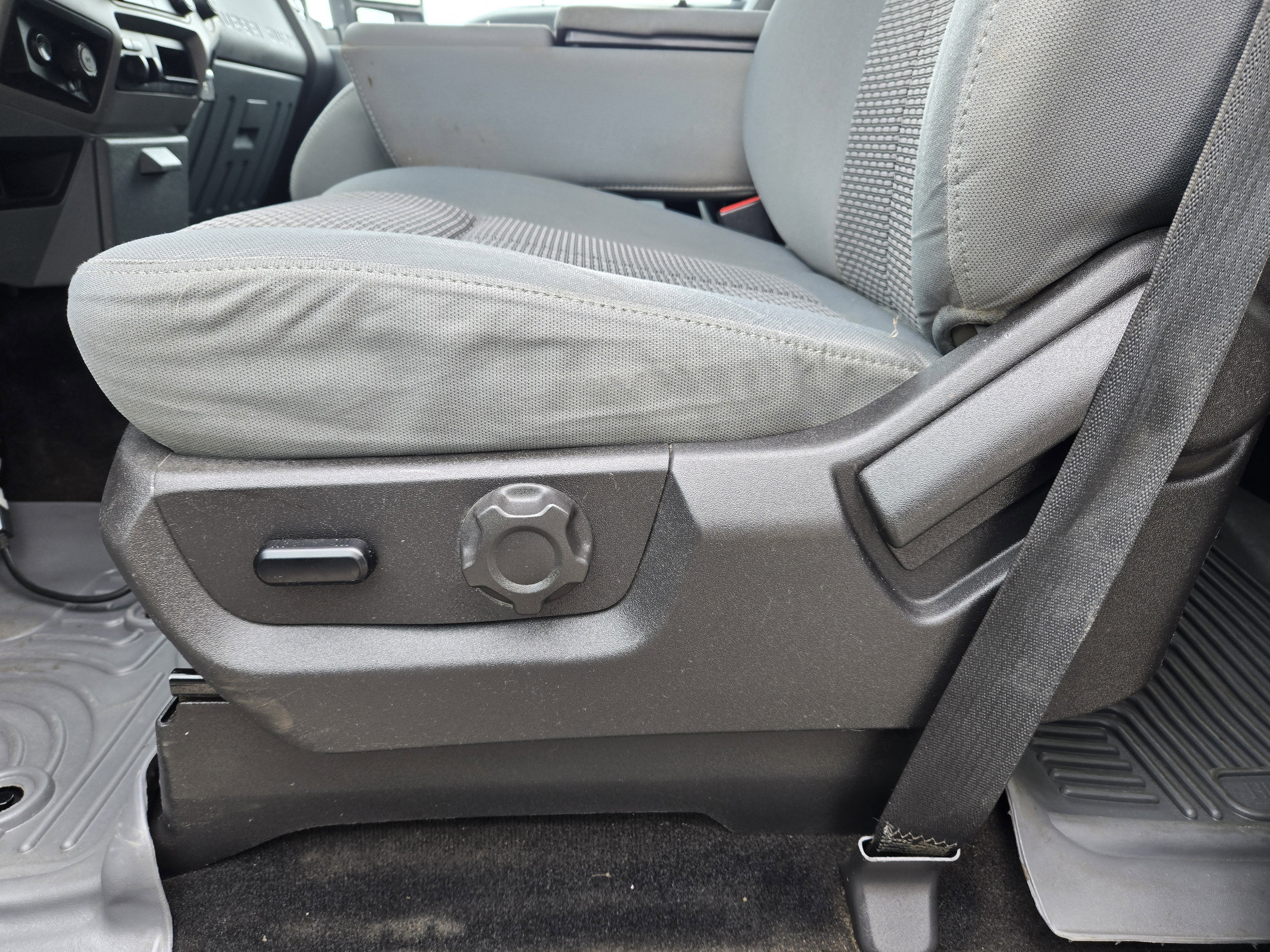 2016 Ford F-350 WITH PLOW! XLT