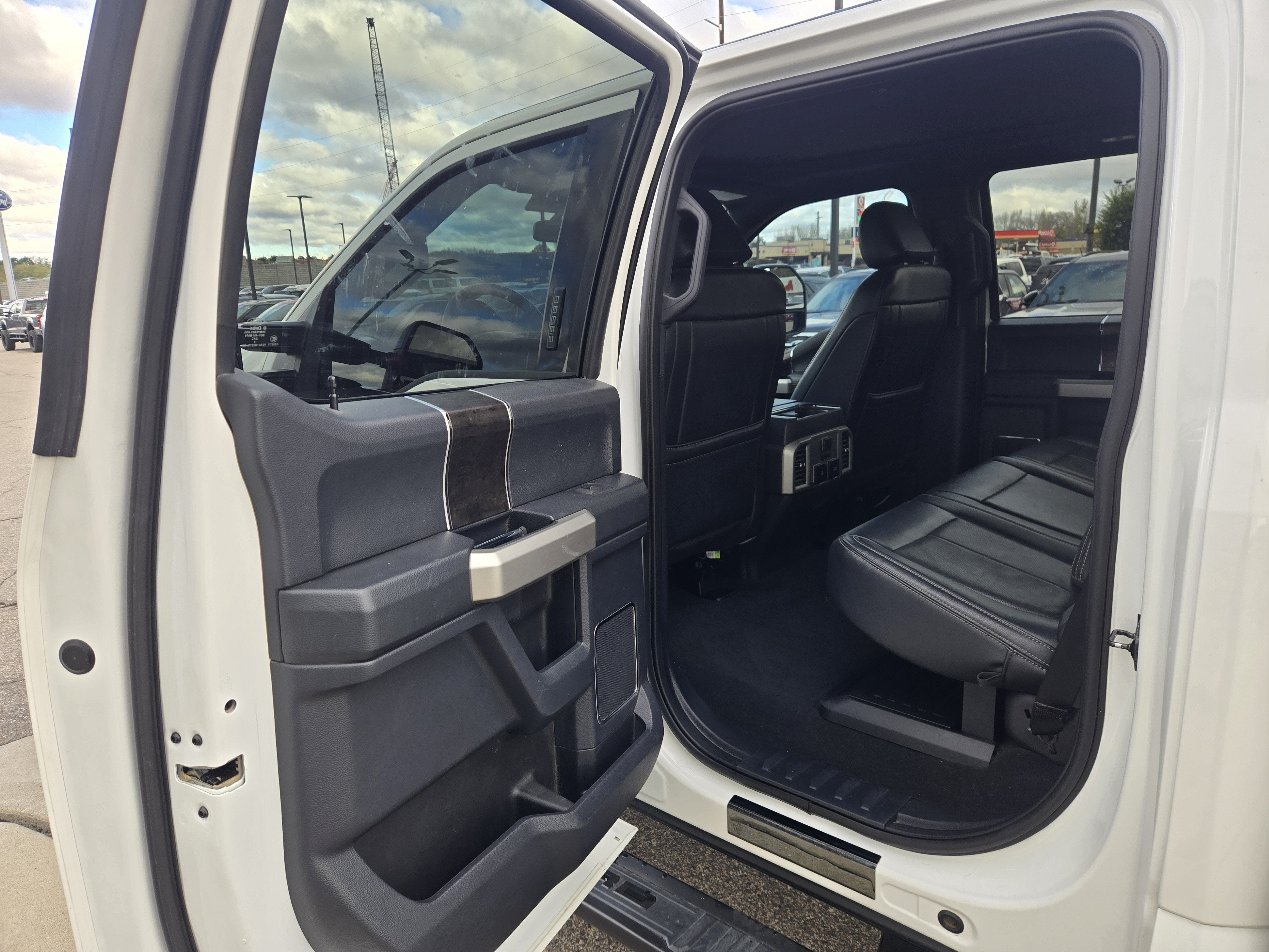 2022 Ford Super Duty F-350 SRW Limited