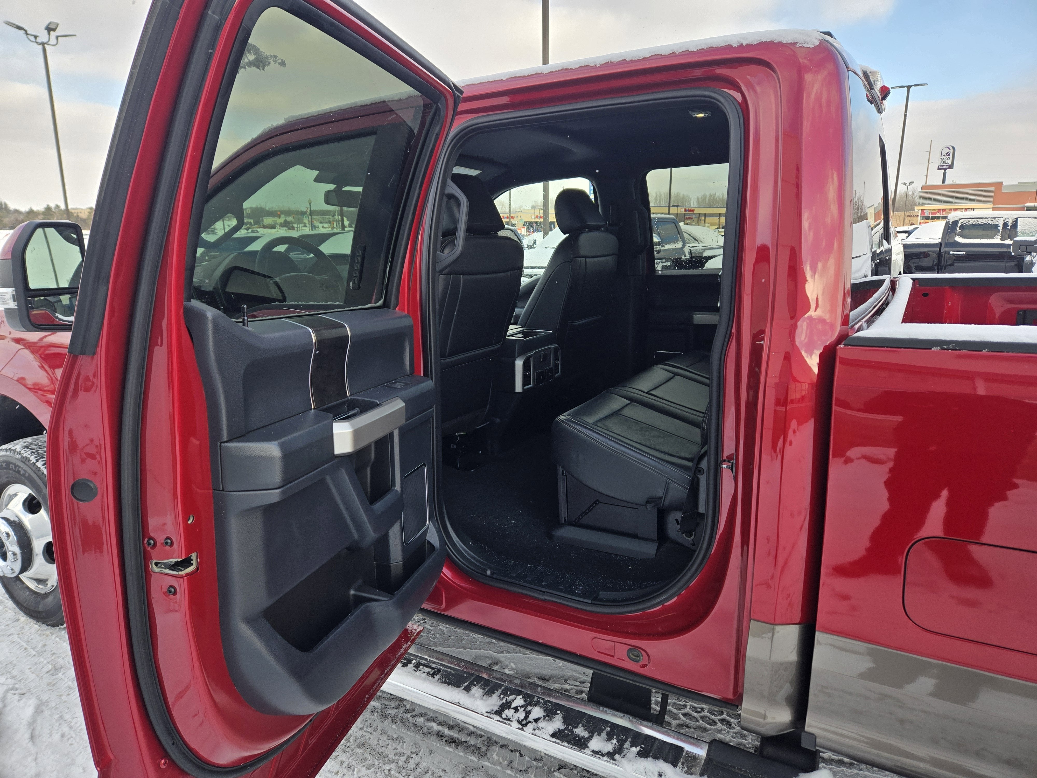 2022 Ford Super Duty F-350 DRW LARIAT