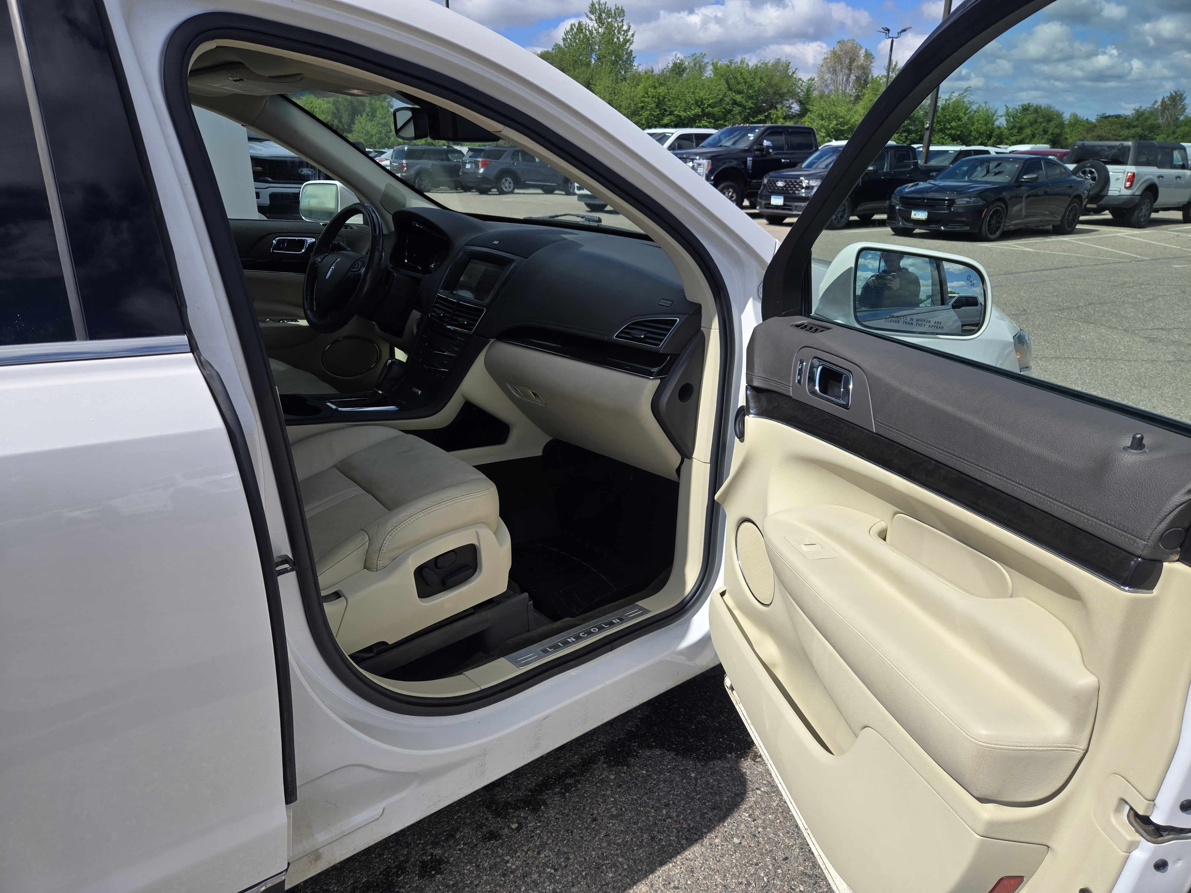2017 Lincoln MKT Elite