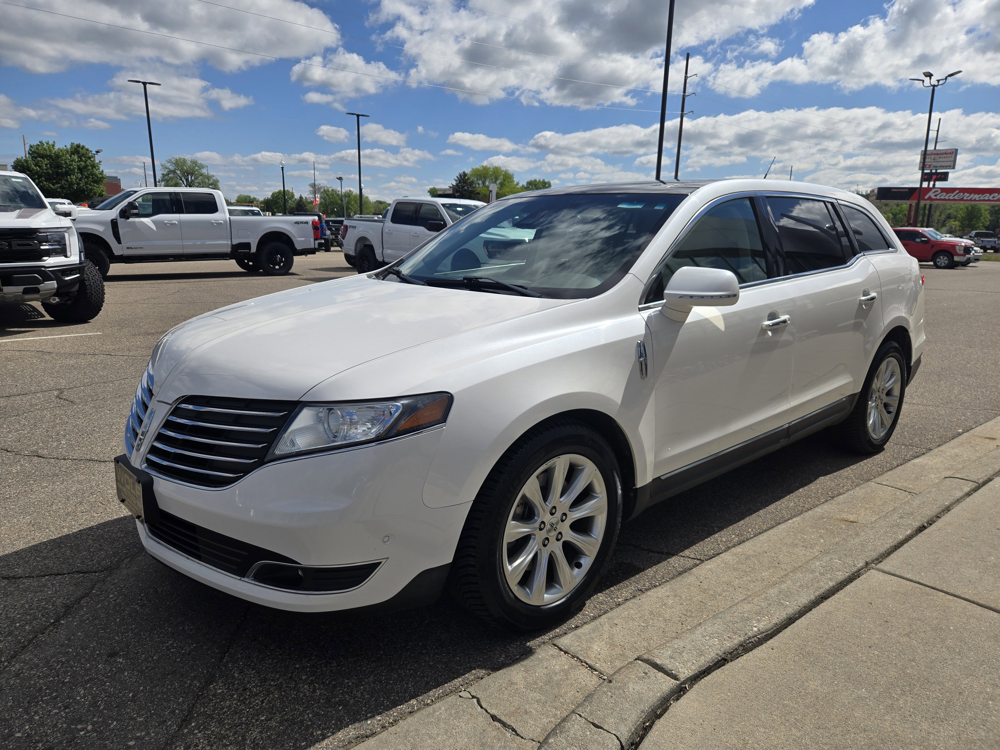2017 Lincoln MKT Elite