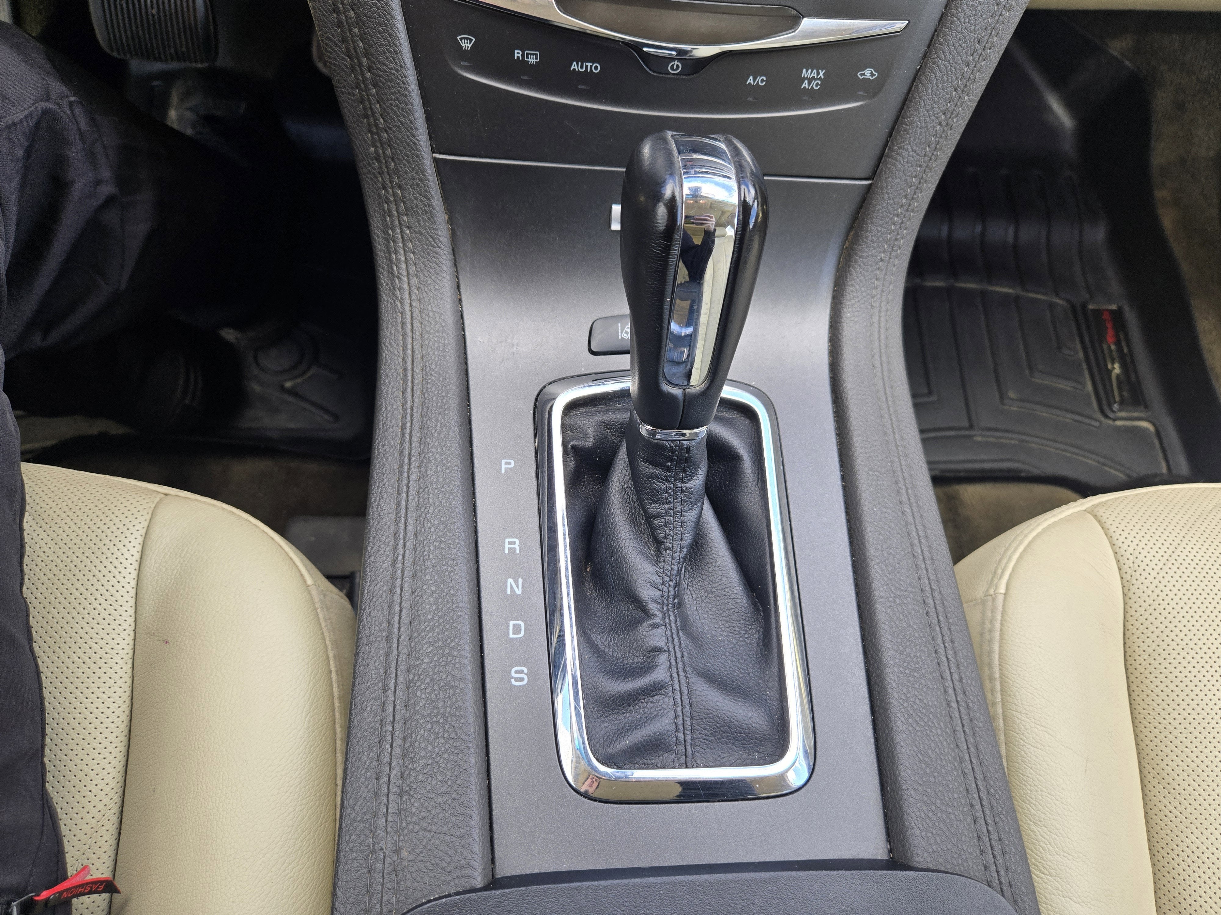 2017 Lincoln MKT Elite