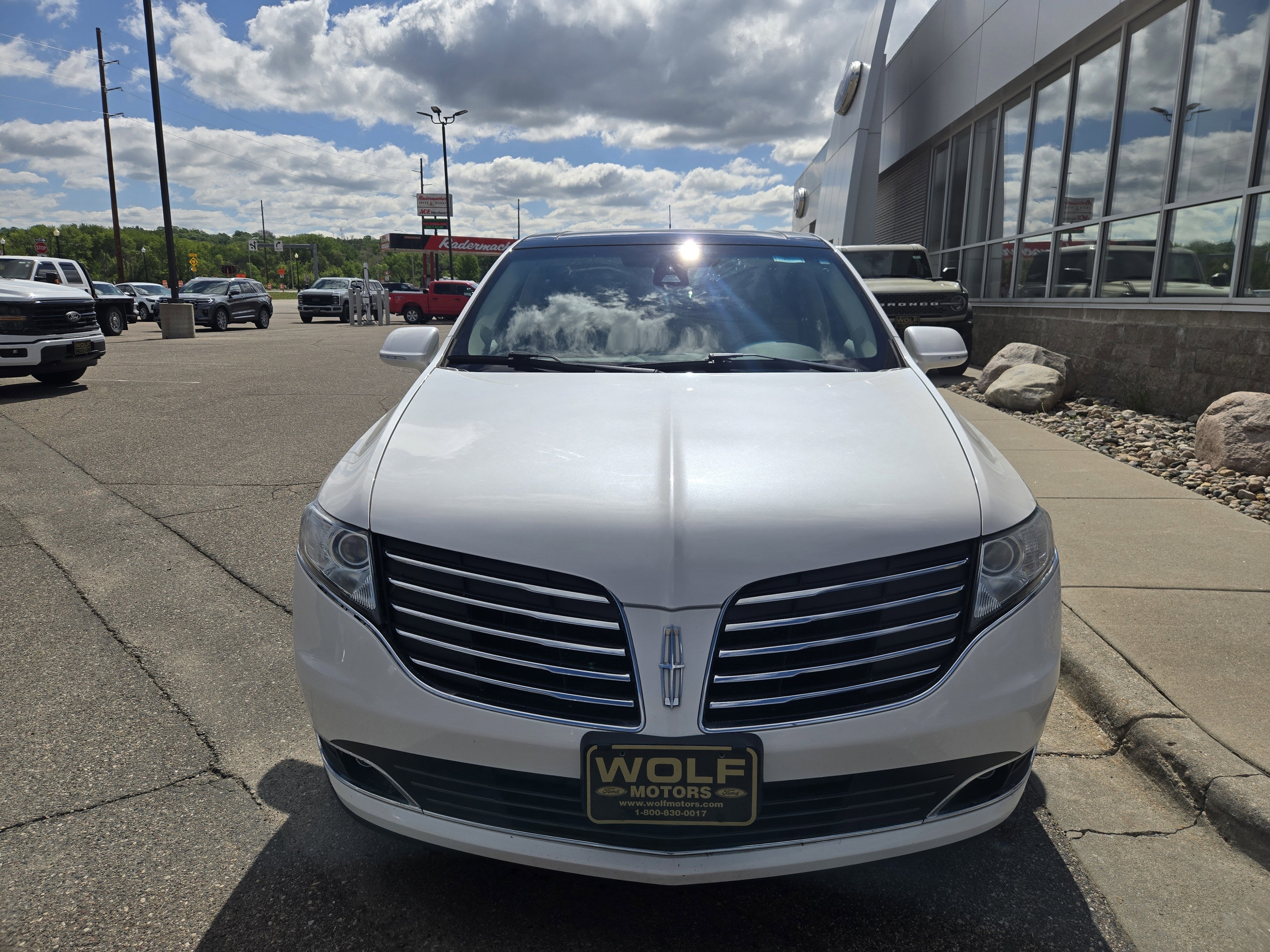 2017 Lincoln MKT Elite