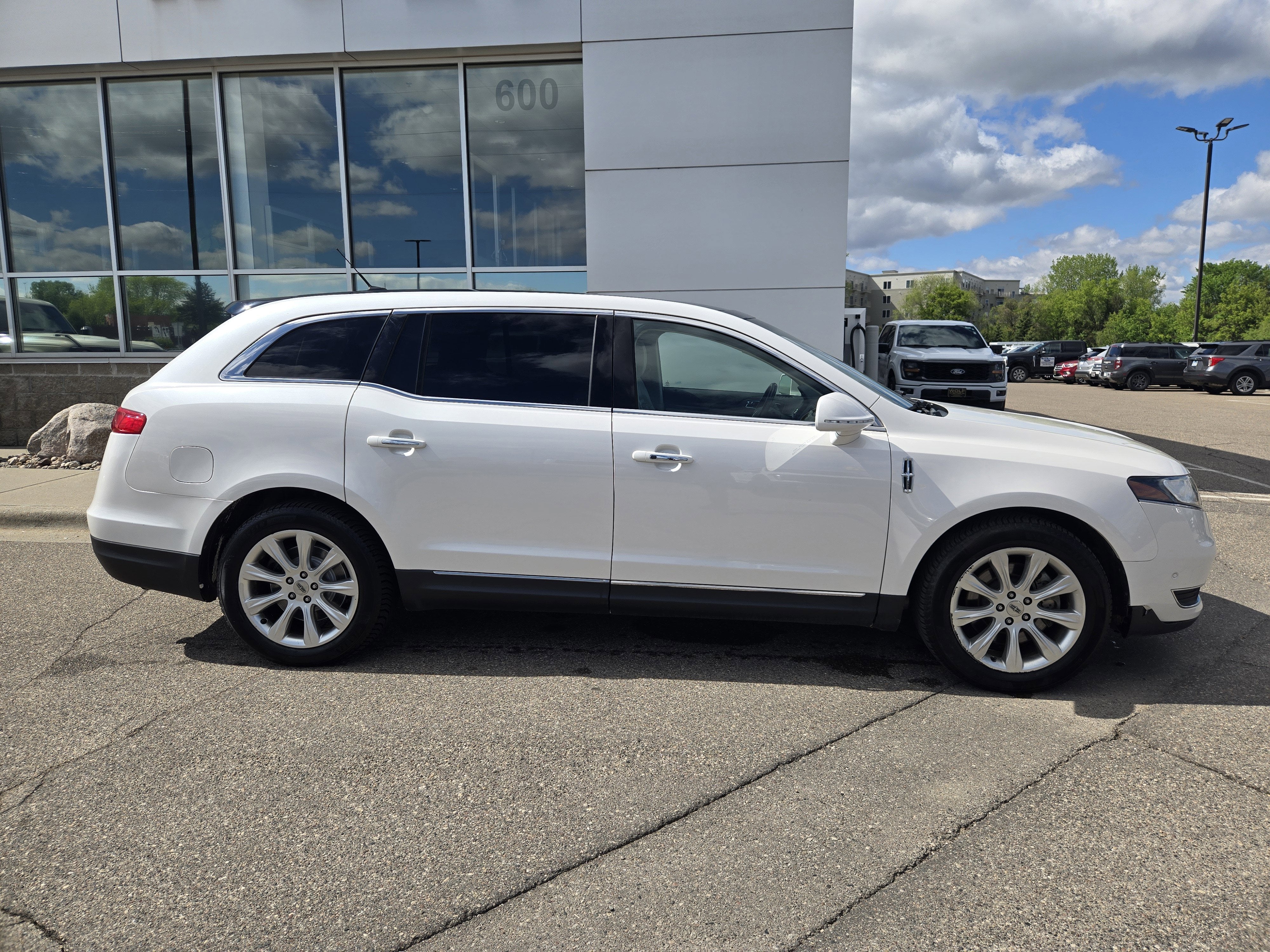 2017 Lincoln MKT Elite