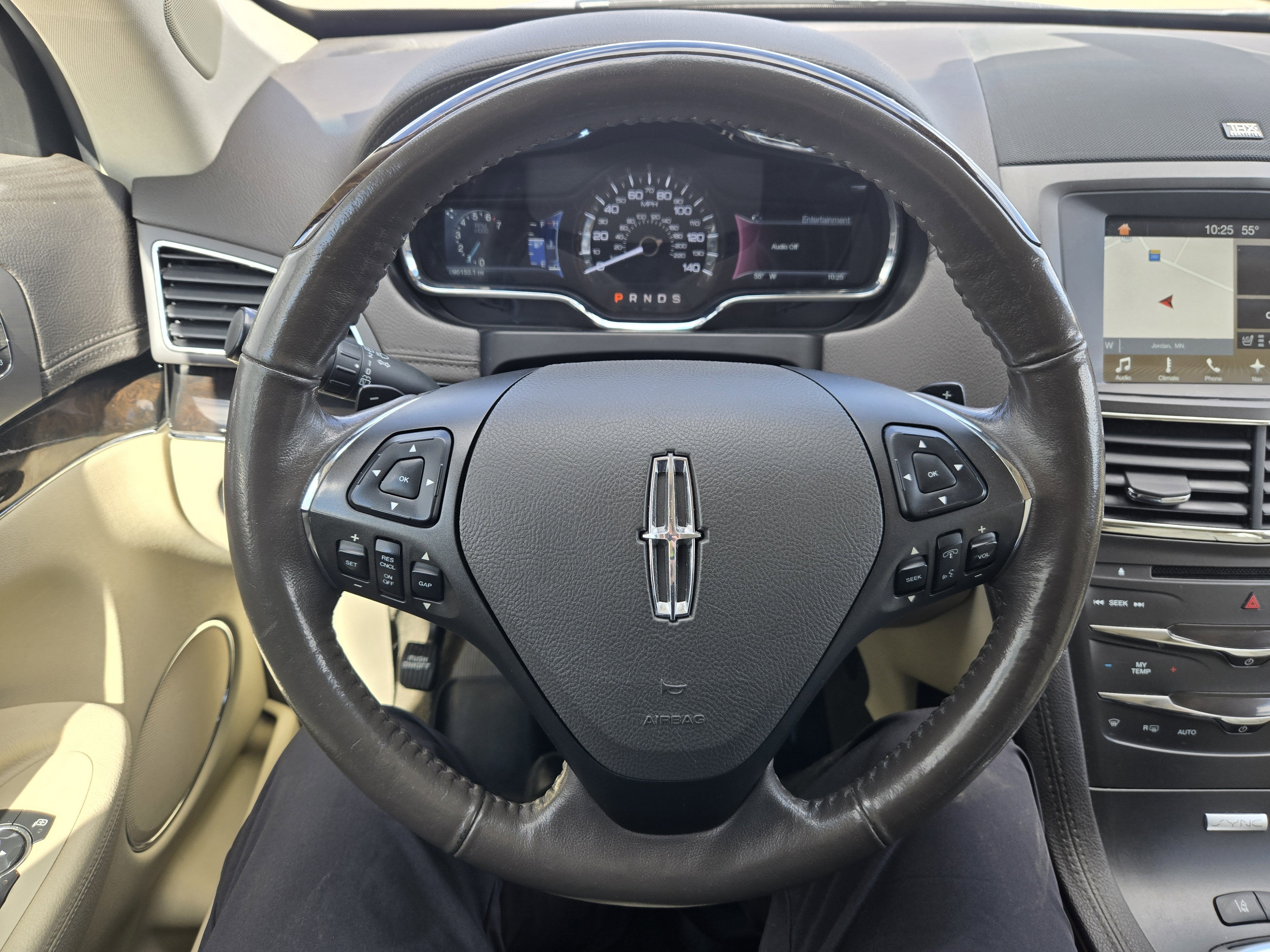 2017 Lincoln MKT Elite