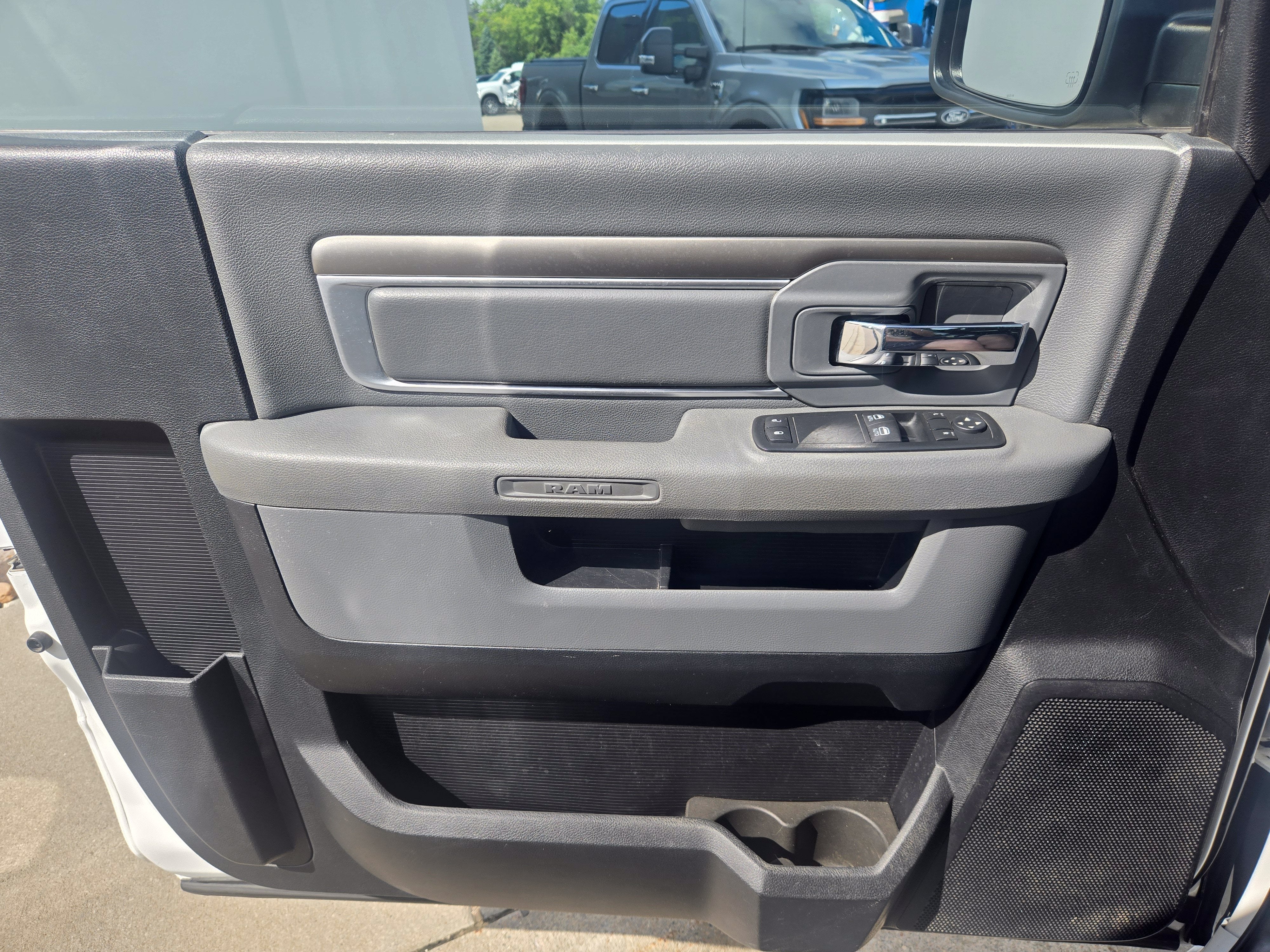 2015 RAM 1500 SLT